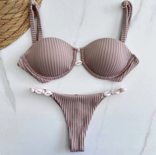 Bikini Camelia