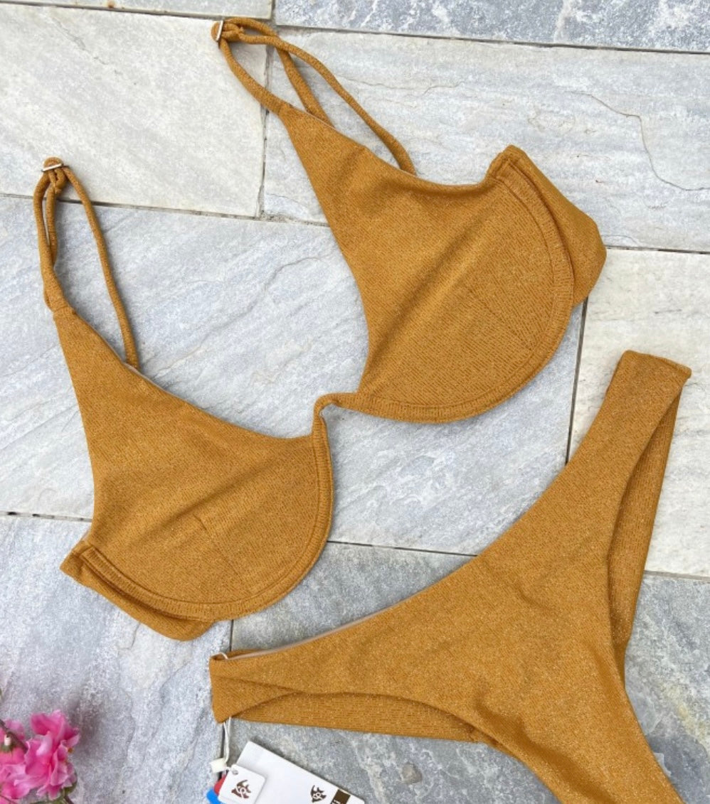 Bikini Kelly